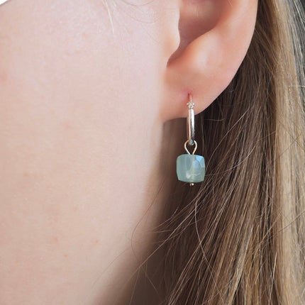 Blauwe chalcedoon hangertjes