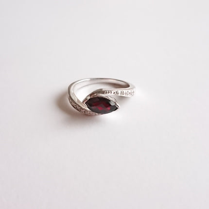 Ring met granaat