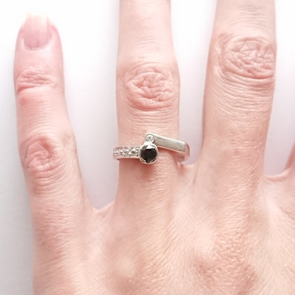 Ring met granaat