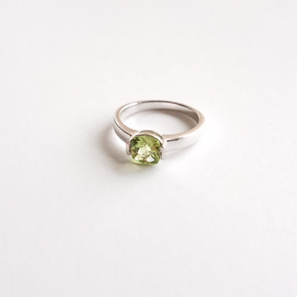 Ring met peridoot