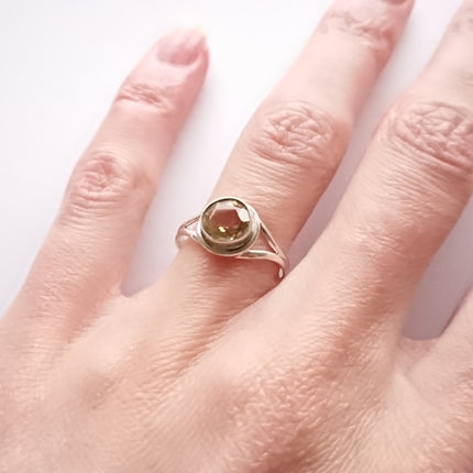 Ring met scapoliet