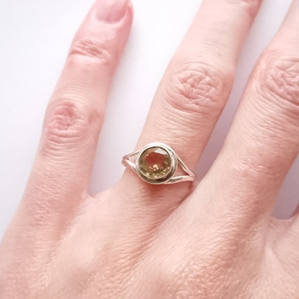 Ring met scapoliet