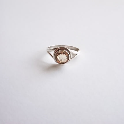 Ring met scapoliet